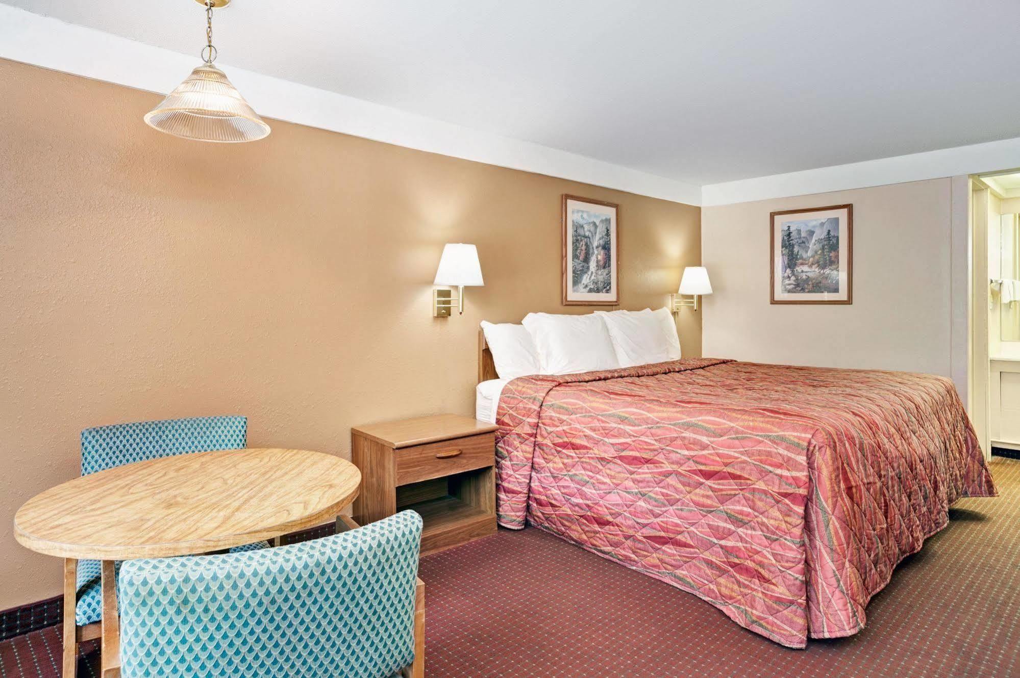 Knights Inn Charleston West Virginia Extérieur photo